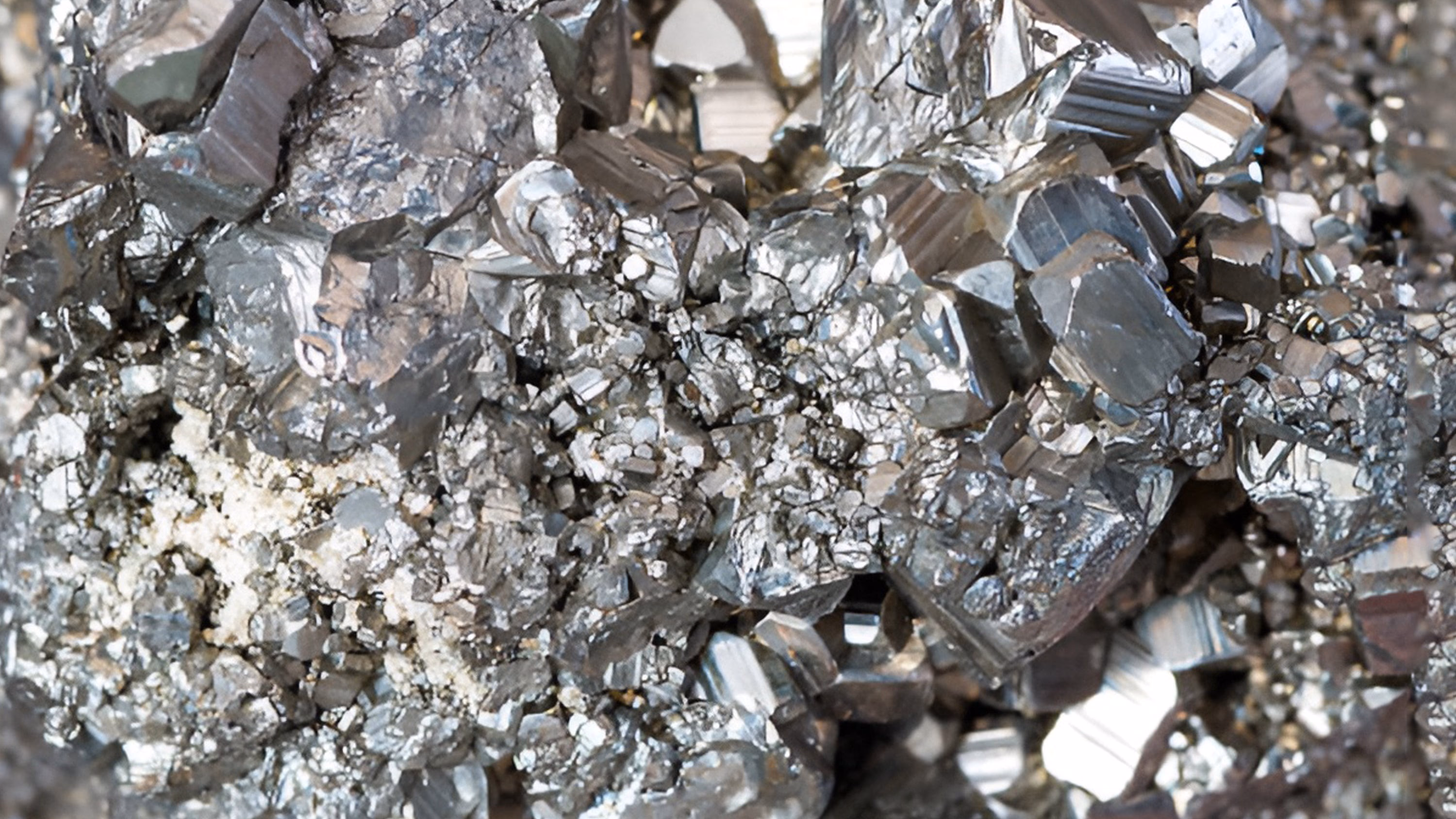 What Makes Titanium An Excellent Option for Jewellery?