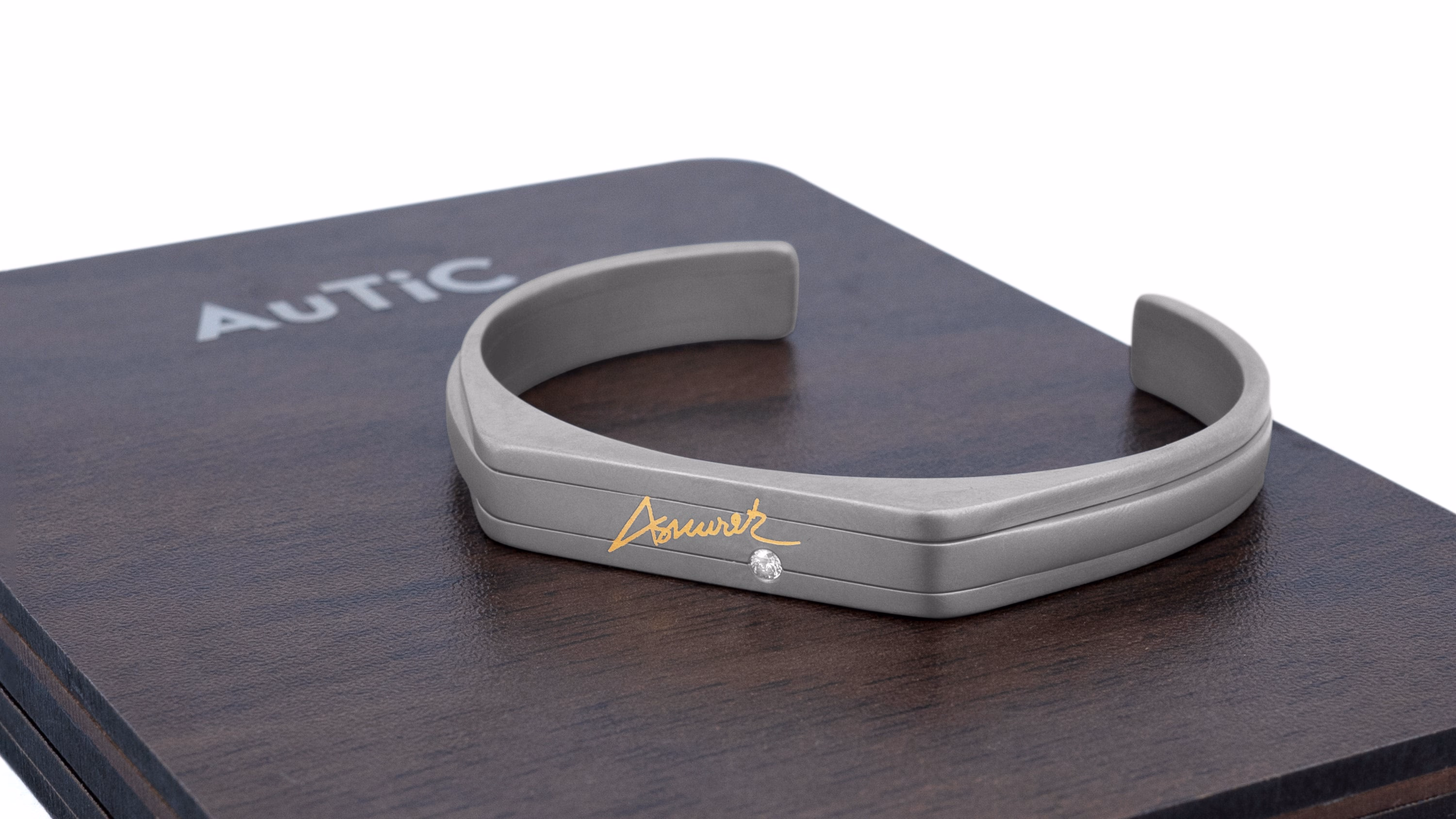 The Emergence of Customized Jewelry: Tailored Pieces Are Gaining Popularity