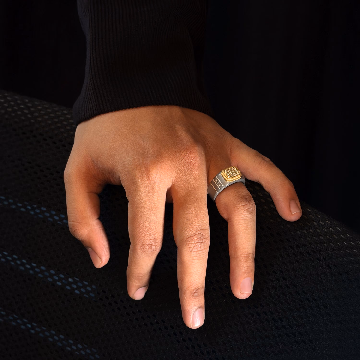 Axiom Core ring, close detail