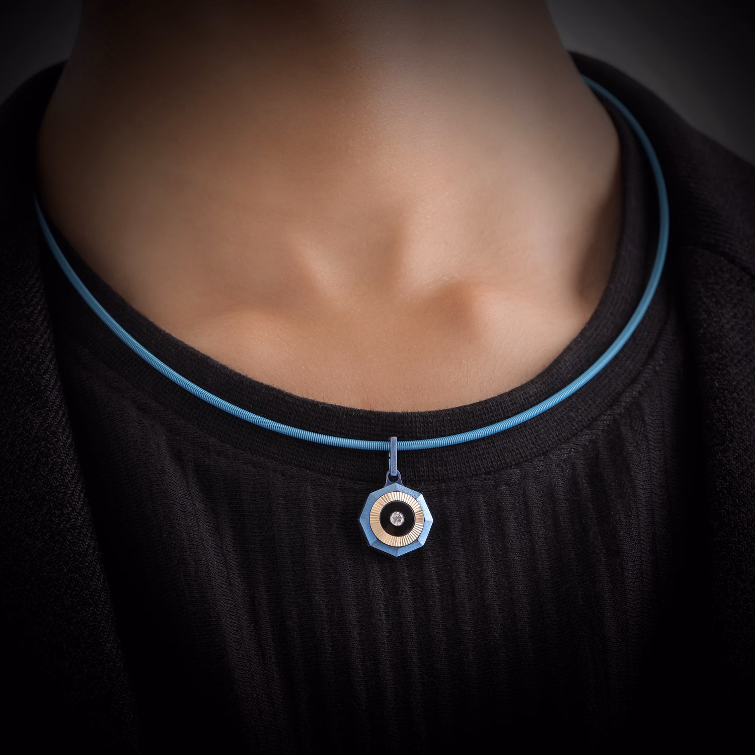 Aura Vibes Pendant, close detail